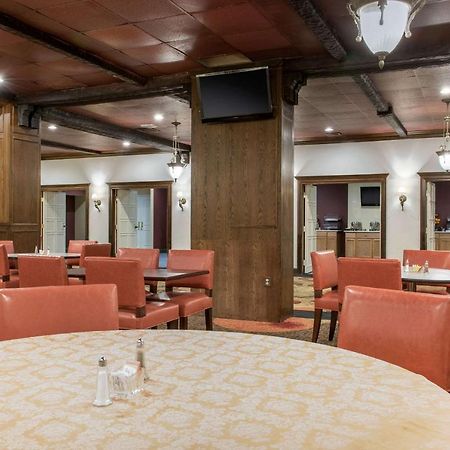 Clarion Hotel インディアナポリス エクステリア 写真