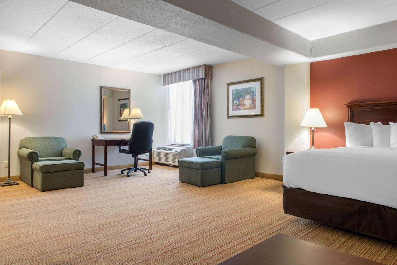 Clarion Hotel インディアナポリス エクステリア 写真