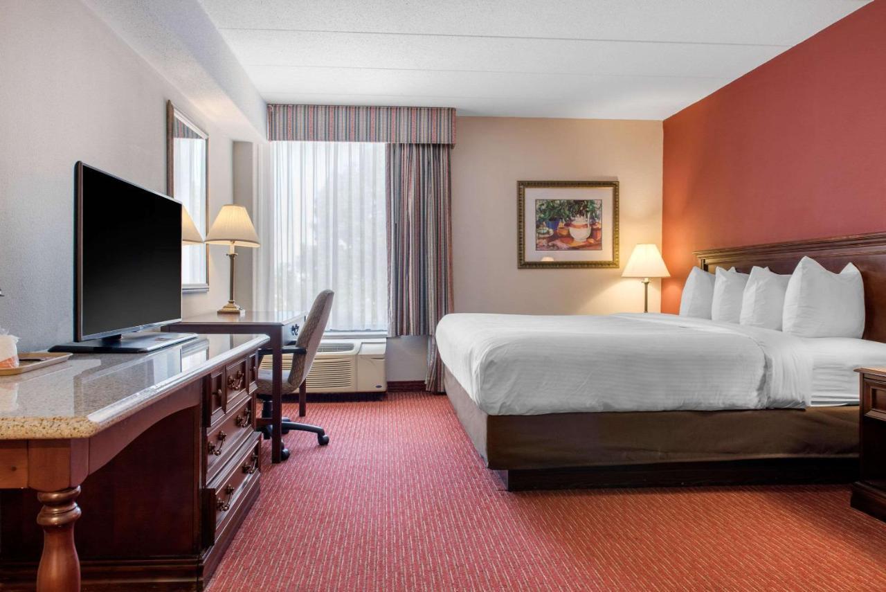 Clarion Hotel インディアナポリス エクステリア 写真