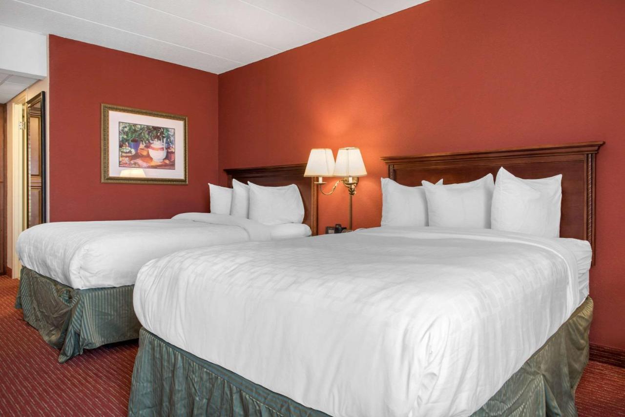 Clarion Hotel インディアナポリス エクステリア 写真