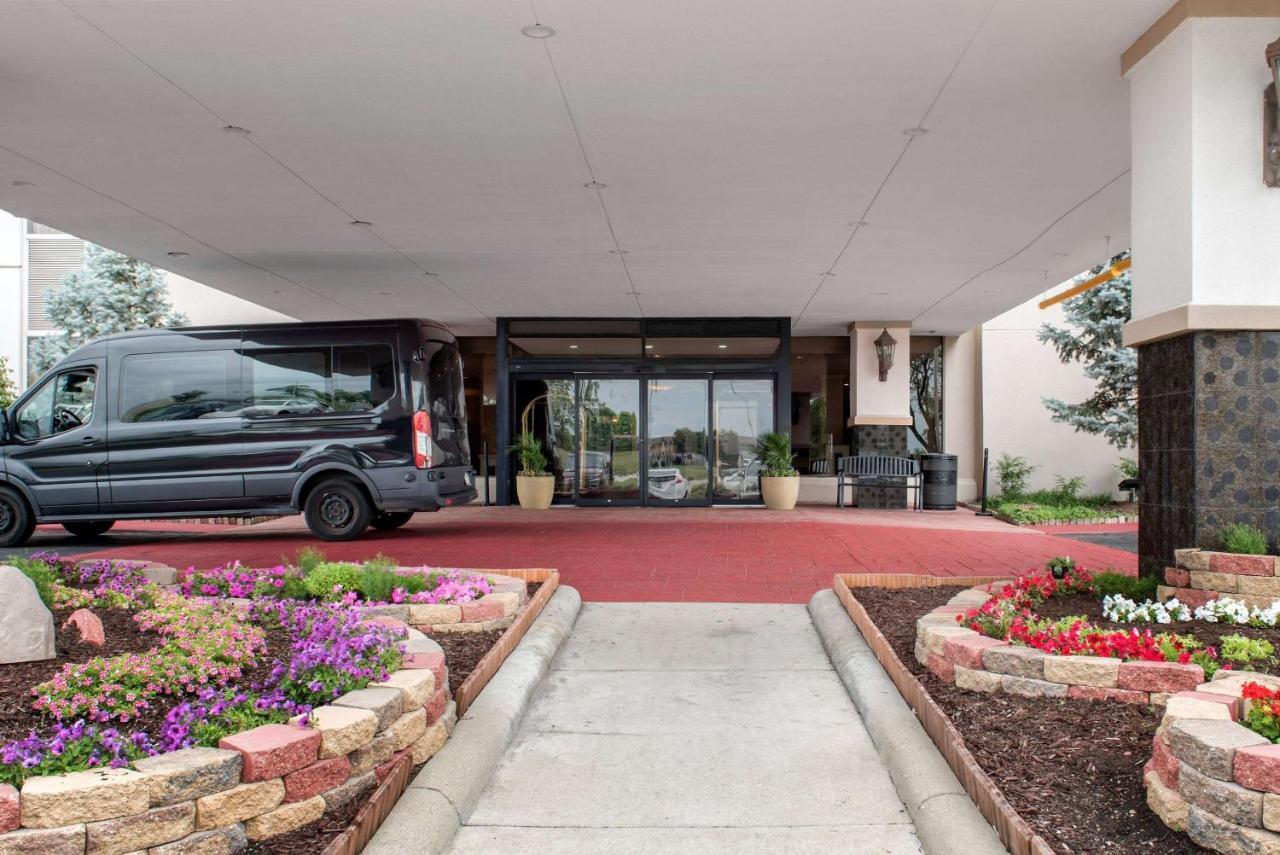 Clarion Hotel インディアナポリス エクステリア 写真