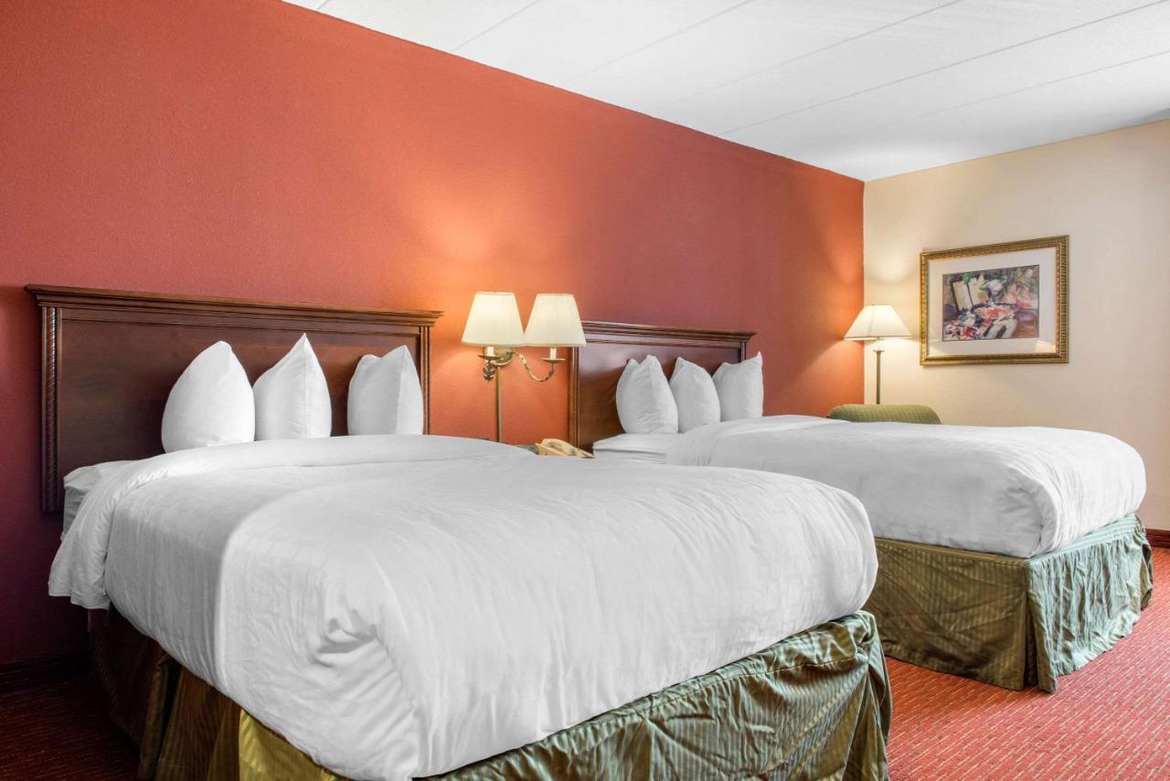 Clarion Hotel インディアナポリス エクステリア 写真