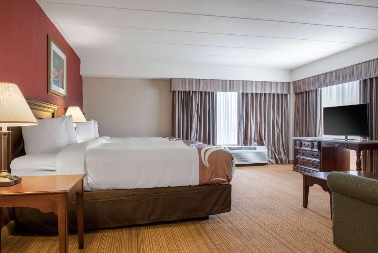 Clarion Hotel インディアナポリス エクステリア 写真