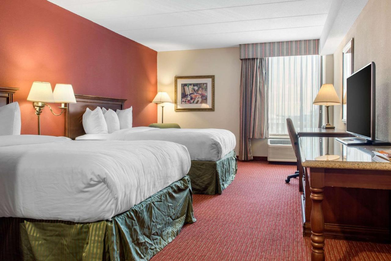 Clarion Hotel インディアナポリス エクステリア 写真