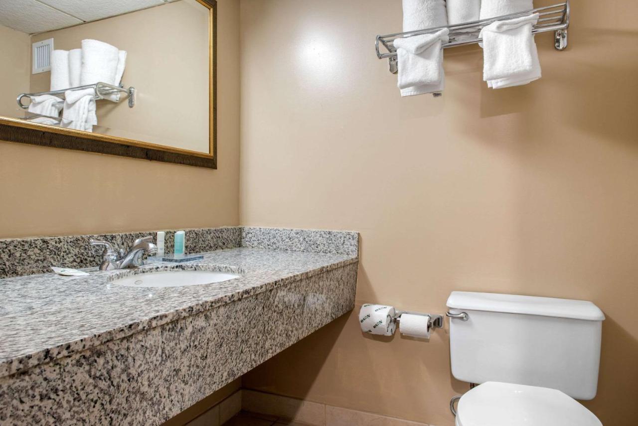 Clarion Hotel インディアナポリス エクステリア 写真