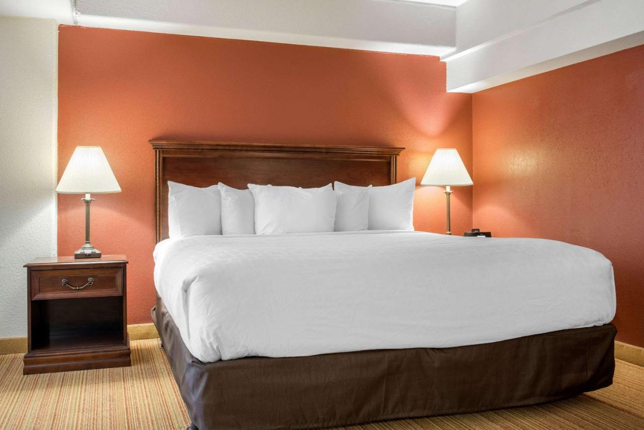 Clarion Hotel インディアナポリス エクステリア 写真